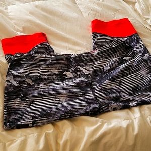 Mid length athletic leggings